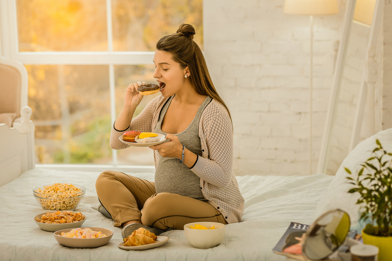 هل يجب على الحامل تناول وجبات معينة للحفاظ على صحتها