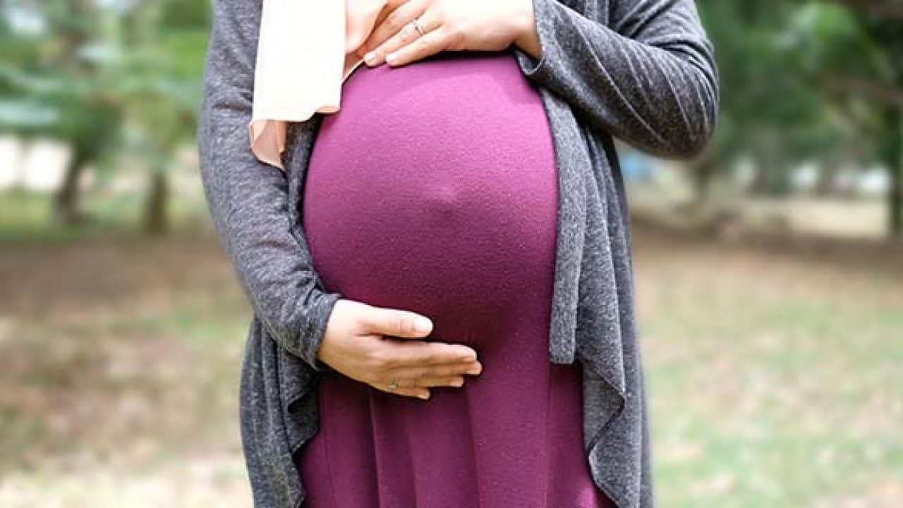 أسباب حدوث ألم أسفل البطن وهل يدل على الحمل