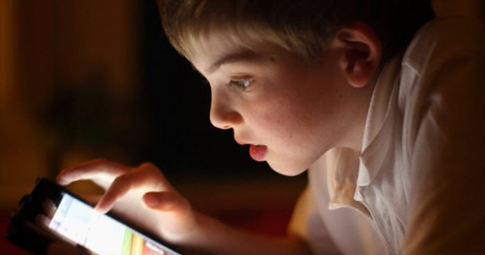 فوائد وأضرار التكنولوجيا على الأطفال وكيف تؤثر على سلوك الطفل