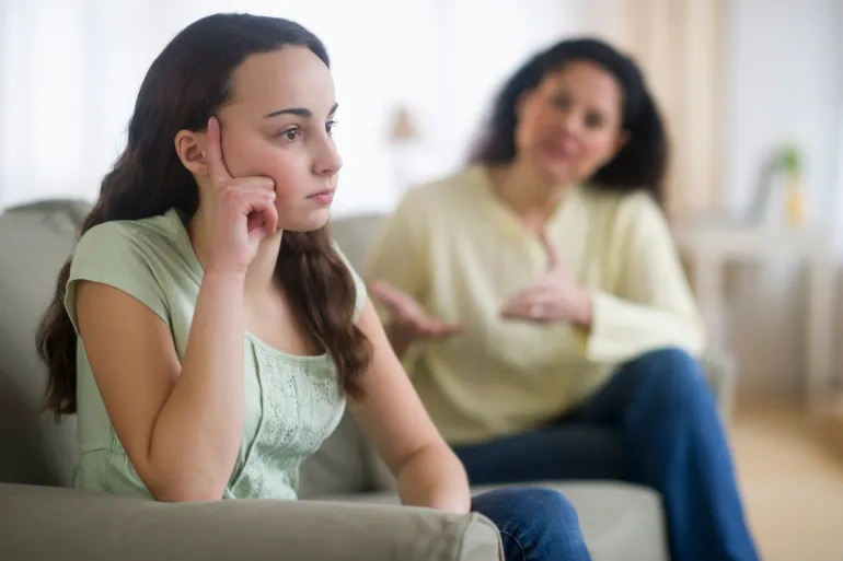 كيف اتعامل مع ابنتي المراهقة ونصائح للتعامل مع البنات المراهقات