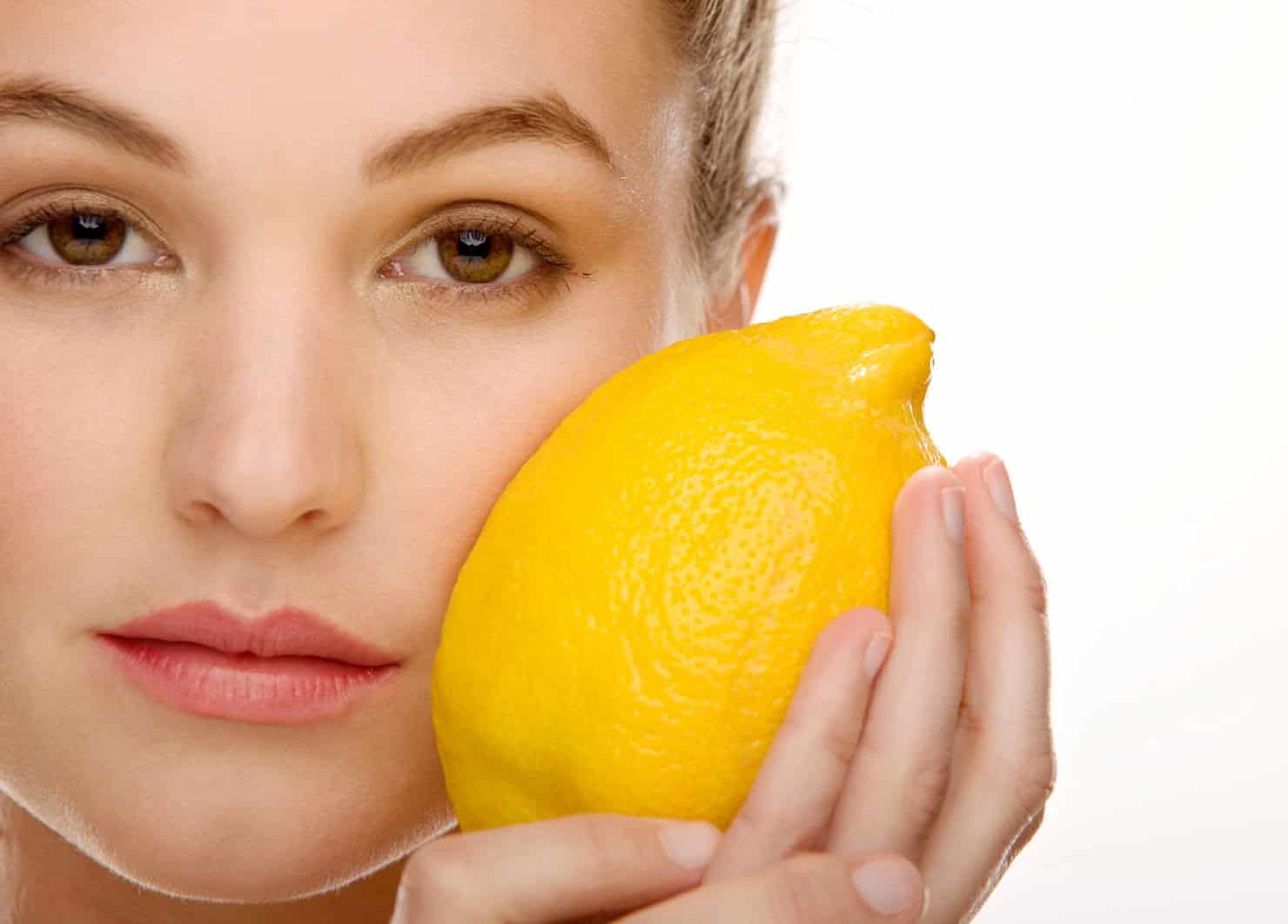 هل يمكن استخدام الليمون لتنظيف الوجه وهل هو فعال