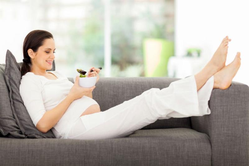 التغذية اللازمة للحامل في الشهر الأول ونصائح طبية